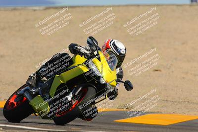 media/Oct-09-2022-SoCal Trackdays (Sun) [[95640aeeb6]]/Turn 12 (140pm)/